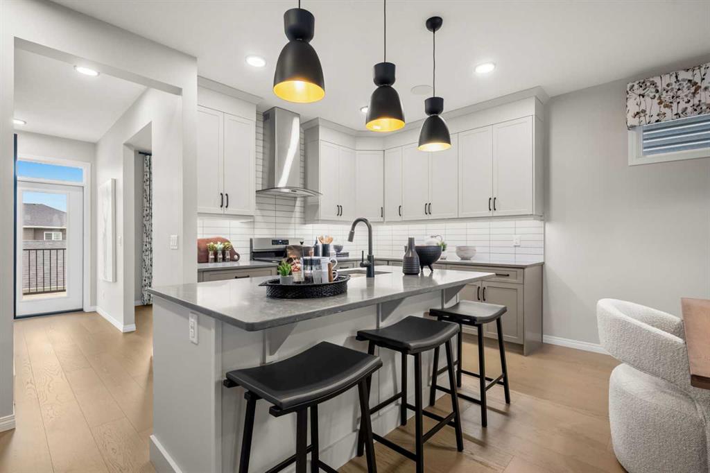 Picture of 174 Mitchell Road NW, Calgary Real Estate Listing