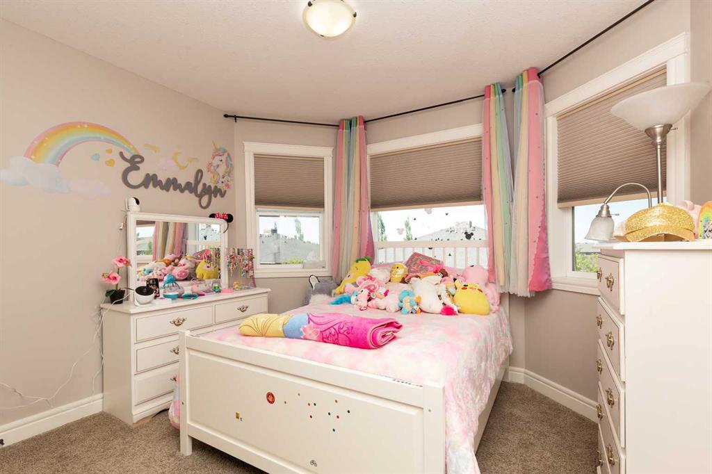 Picture of 879 Mt Sundance Manor W, Lethbridge Real Estate Listing