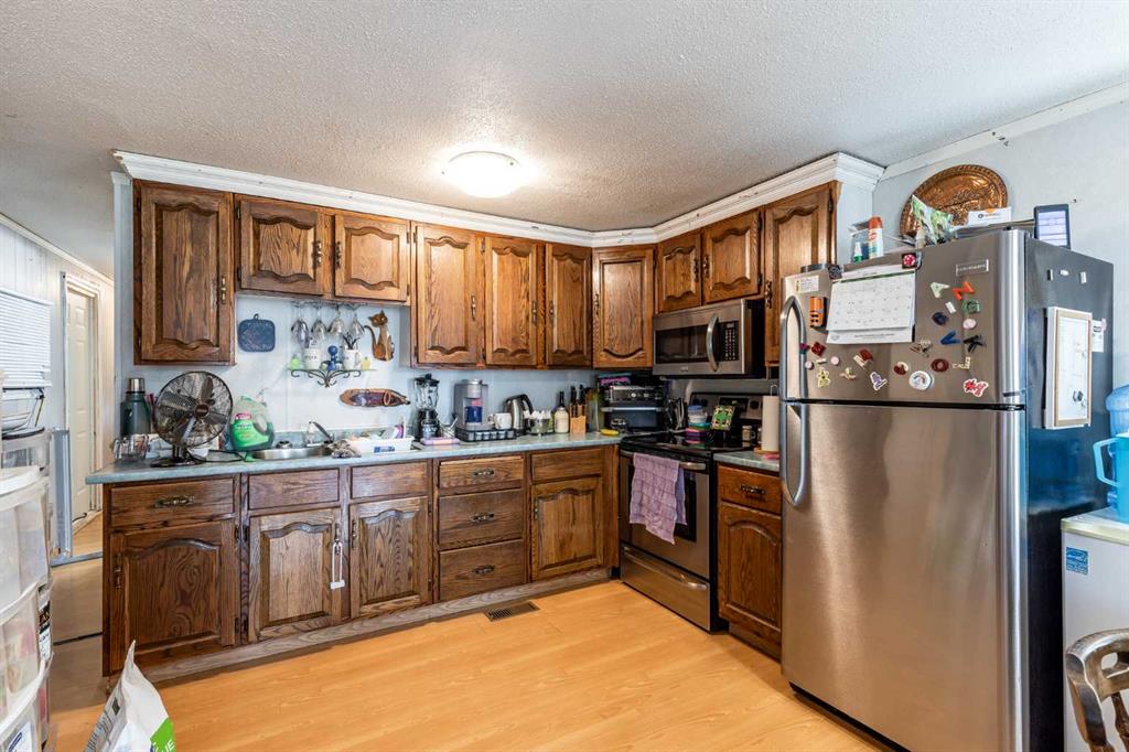 Picture of 38, 612 20 Street NE, Medicine Hat Real Estate Listing