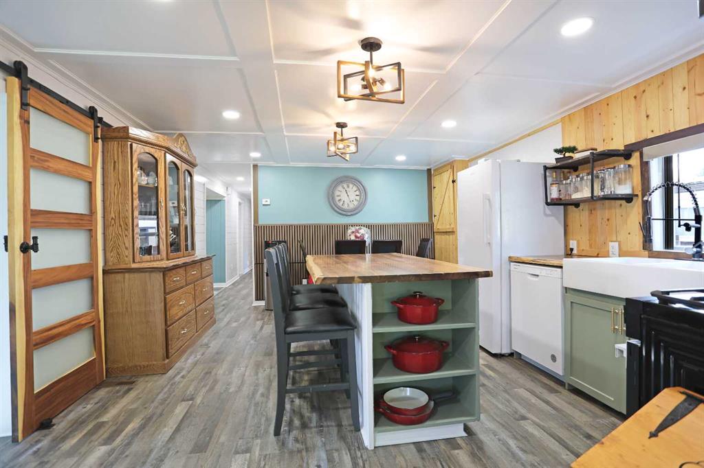 Picture of 276 Centre Street , Tilley Real Estate Listing