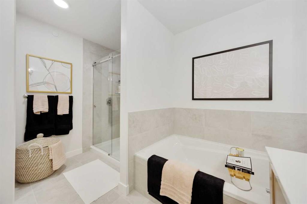 Picture of 39 Creekstone Green SW, Calgary Real Estate Listing