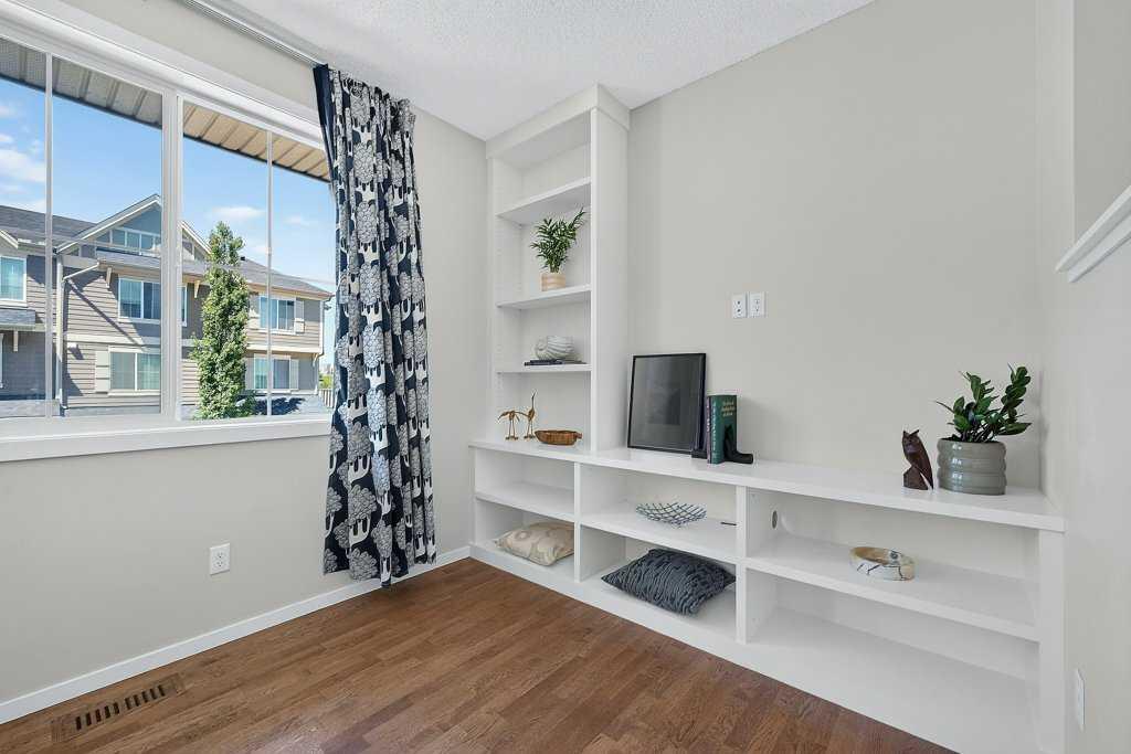 Picture of 48 Kinlea Common NW, Calgary Real Estate Listing