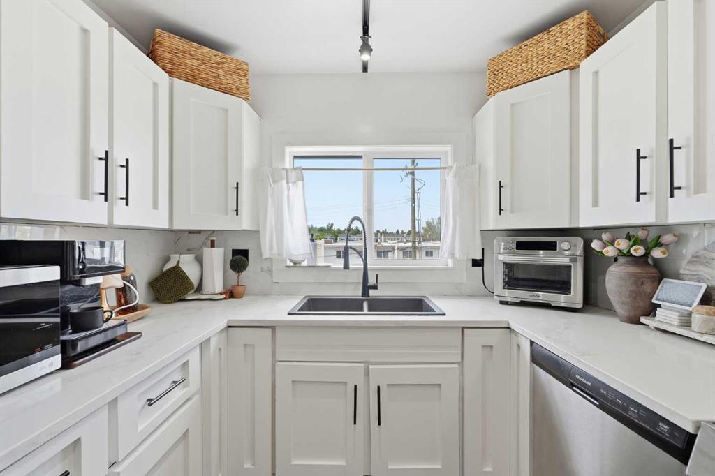 Picture of 217, 335 Garry Crescent NE, Calgary Real Estate Listing