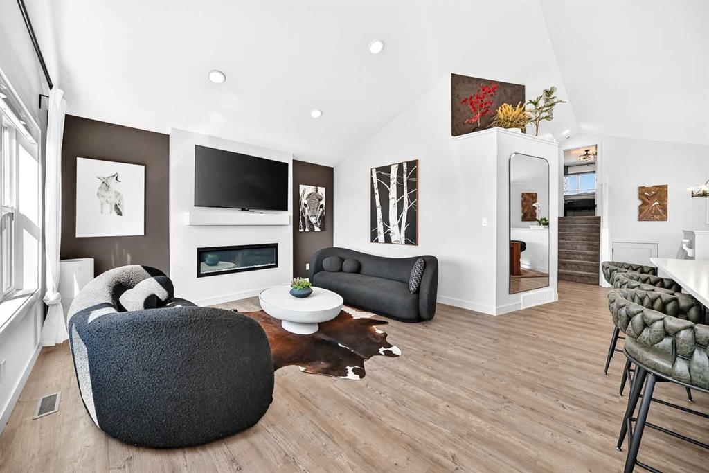 Picture of 14 Ian Way , Sylvan Lake Real Estate Listing
