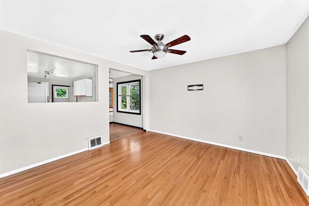 Picture of 2028 Westmount Road NW, Calgary Real Estate Listing