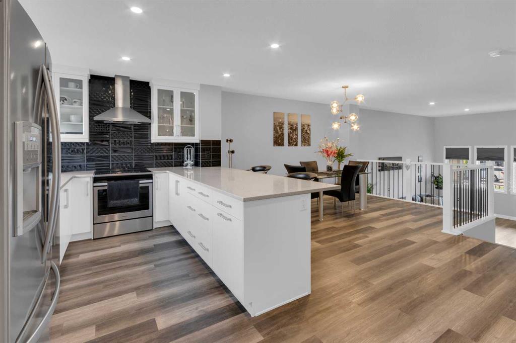 Picture of 317 Sundown Road S, Cochrane Real Estate Listing