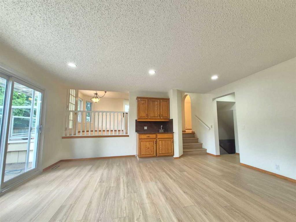 Picture of 7 Suncastle Crescent SE, Calgary Real Estate Listing