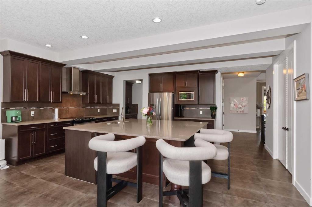 Picture of 244 Mahogany Bay SE, Calgary Real Estate Listing