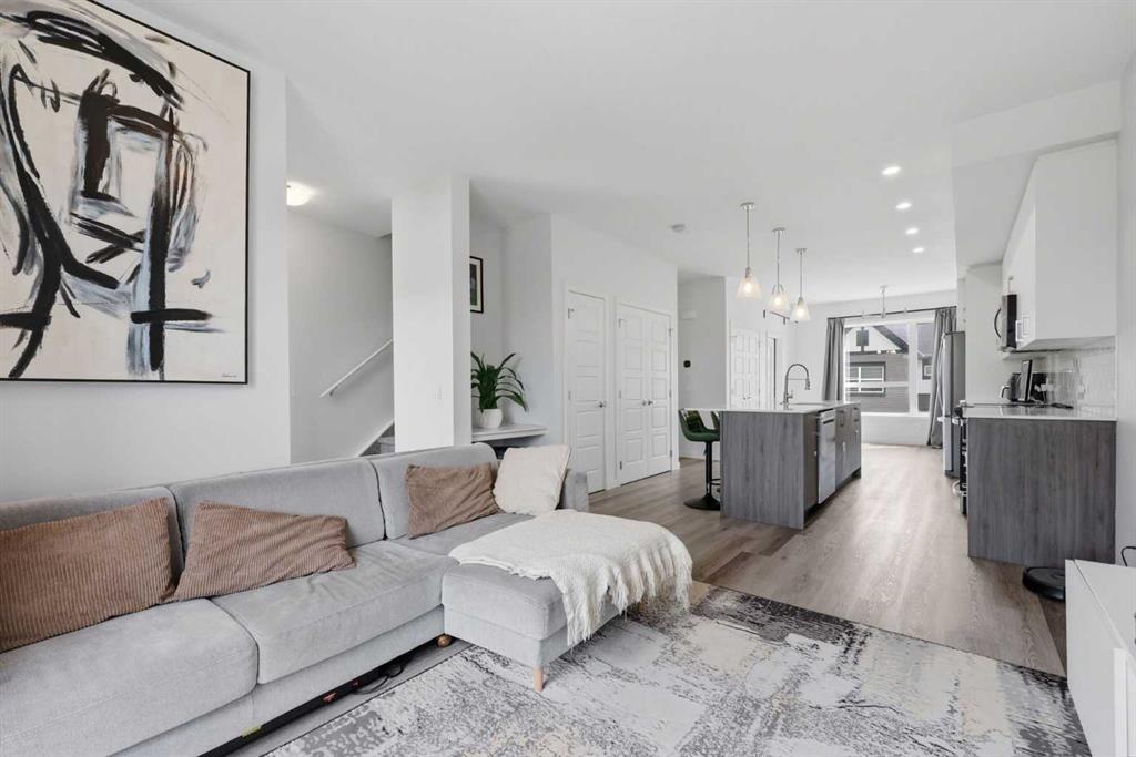 Picture of 56 Evanscrest Manor NW, Calgary Real Estate Listing