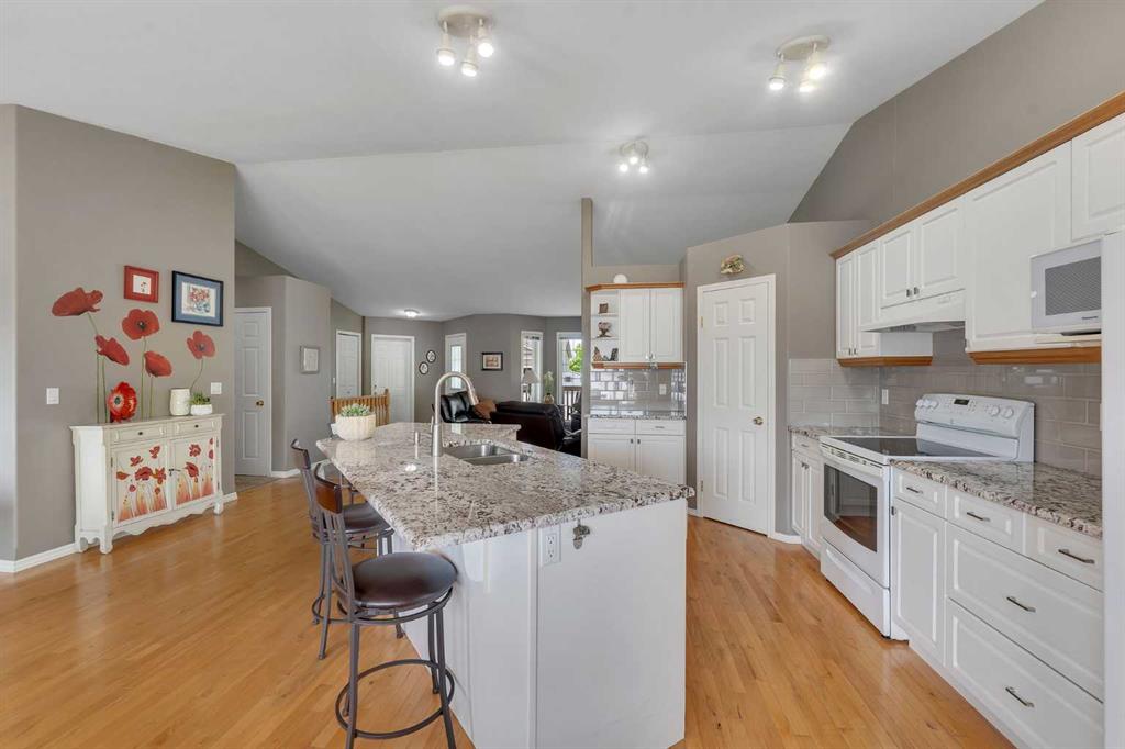 Picture of 438 Carriage Lane Crossing , Carstairs Real Estate Listing