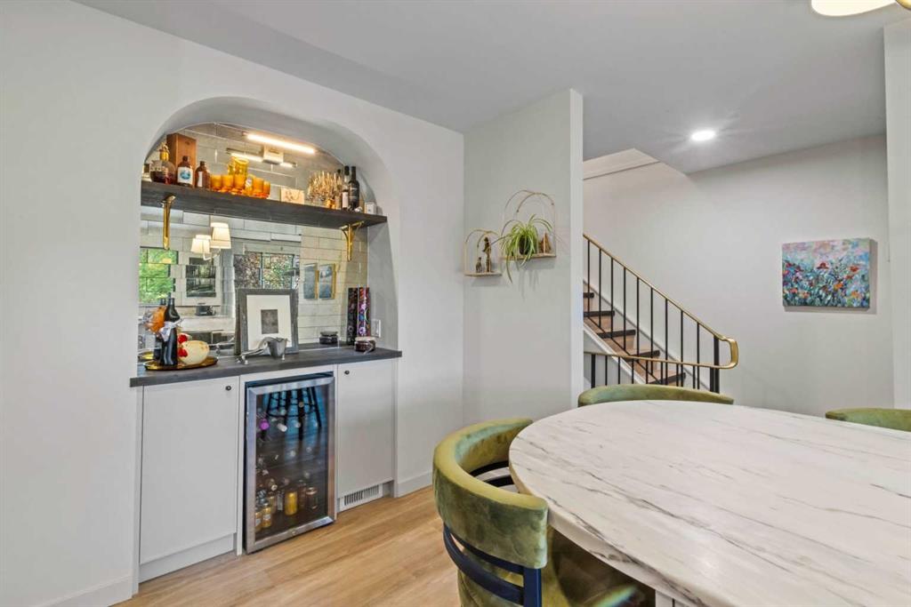 Picture of 16, 140 Point Drive NW, Calgary Real Estate Listing
