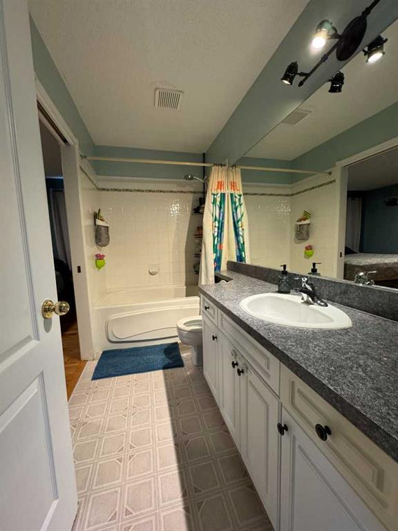 Picture of 806 Cherry Crescent , Beaverlodge Real Estate Listing