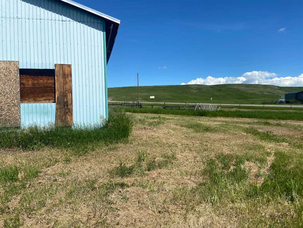 Picture of 1040 Beaver Drive  , Pincher Creek Real Estate Listing