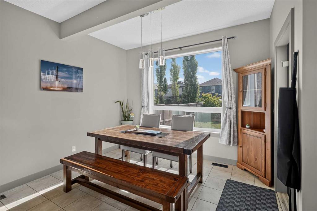 Picture of 166 Hillcrest Circle SW, Airdrie Real Estate Listing