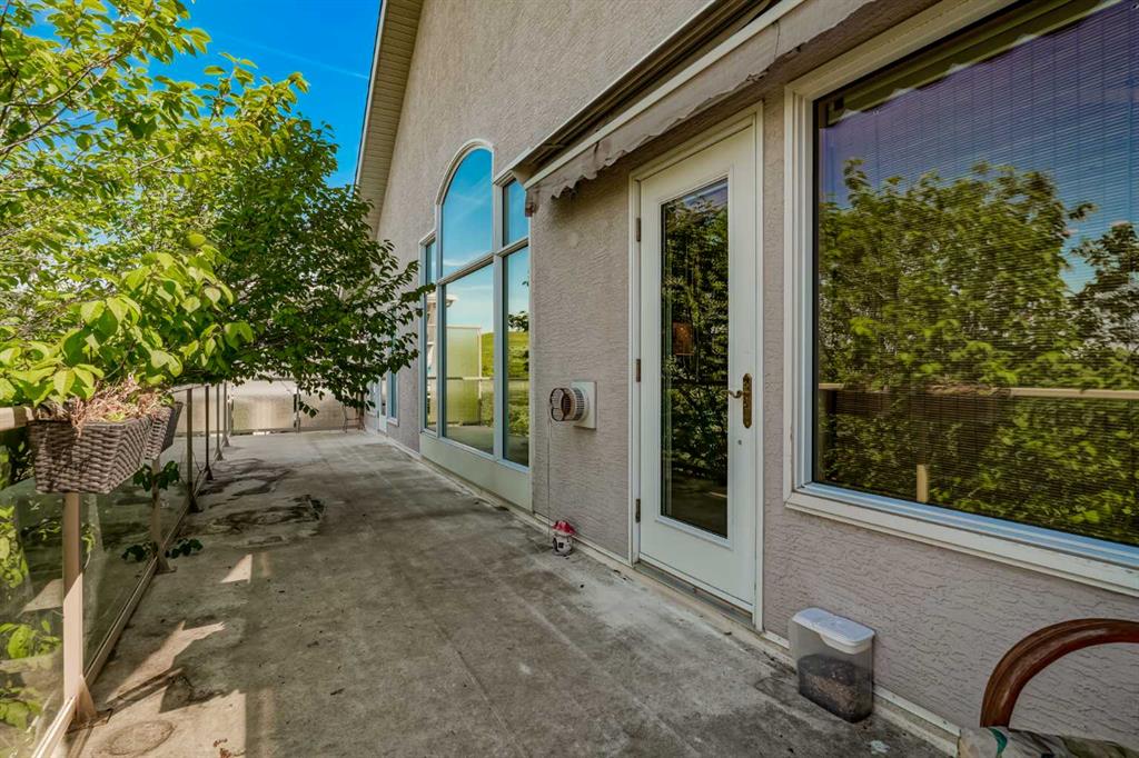 Picture of 166 Scenic Ridge Crescent NW, Calgary Real Estate Listing