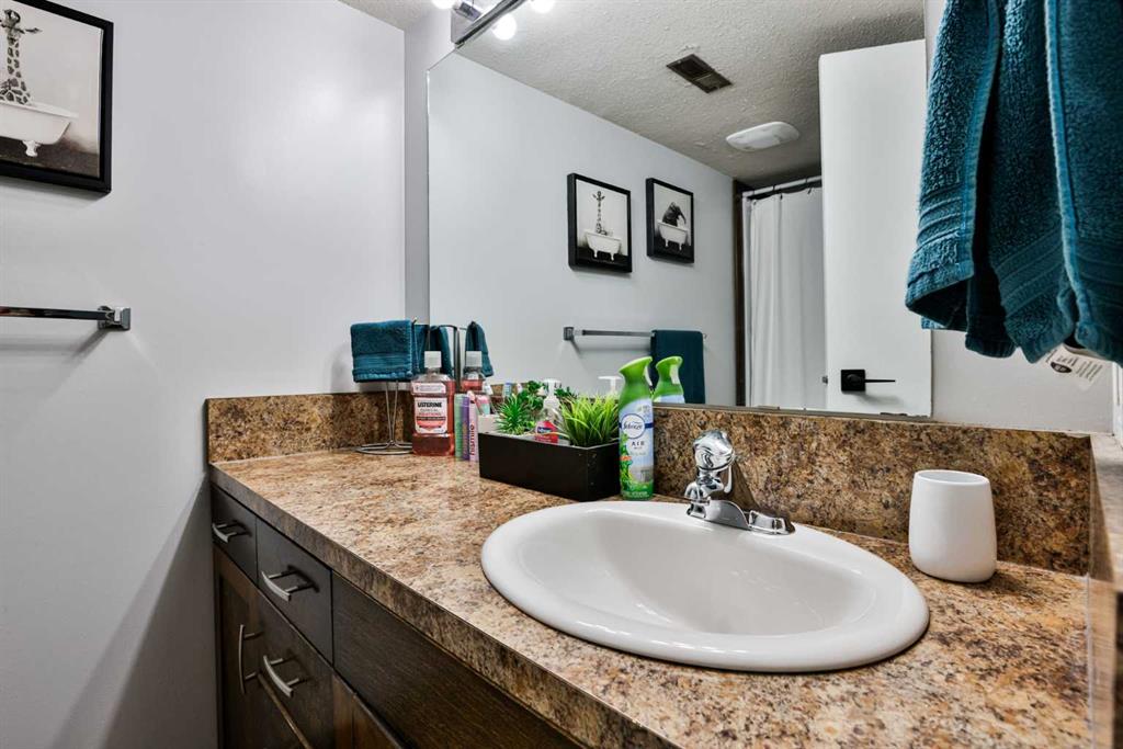 Picture of 24, 5 Acadia Road W, Lethbridge Real Estate Listing