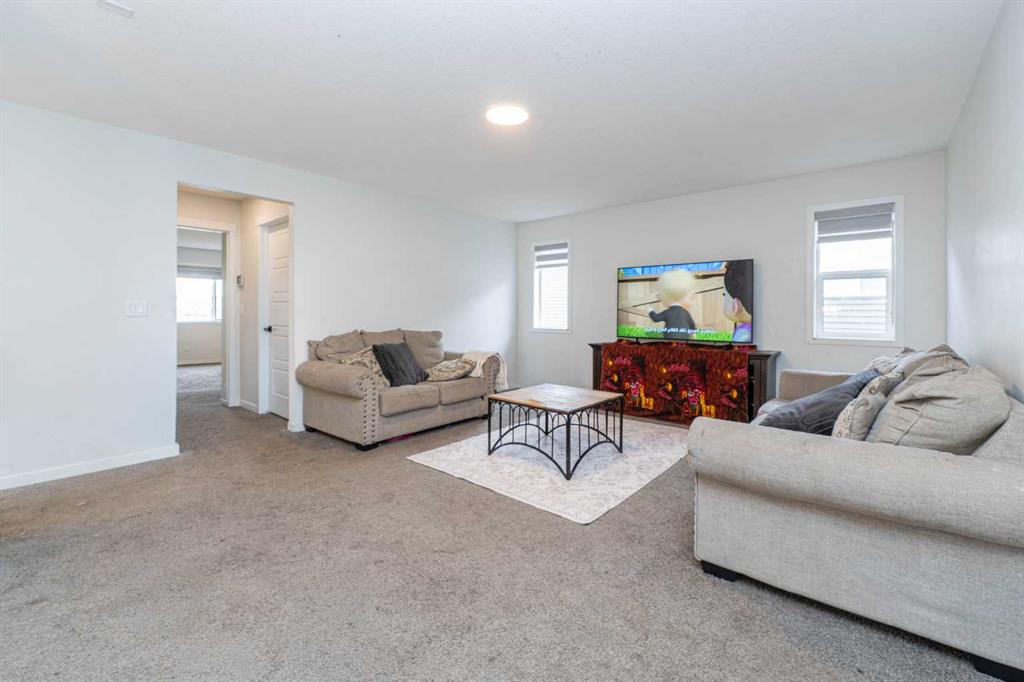 Picture of 915 Corner Meadows Way NE, Calgary Real Estate Listing