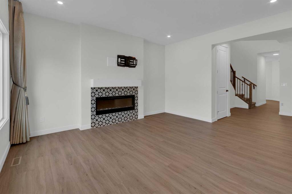 Picture of 541 Baywater Manor SW, Airdrie Real Estate Listing