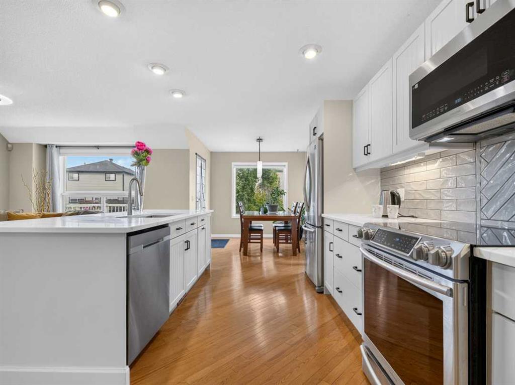 Picture of 125 Coverton Circle NE, Calgary Real Estate Listing