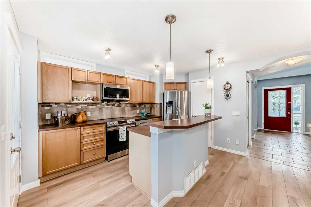 Picture of 142 AUBURN BAY Heights SE, Calgary Real Estate Listing