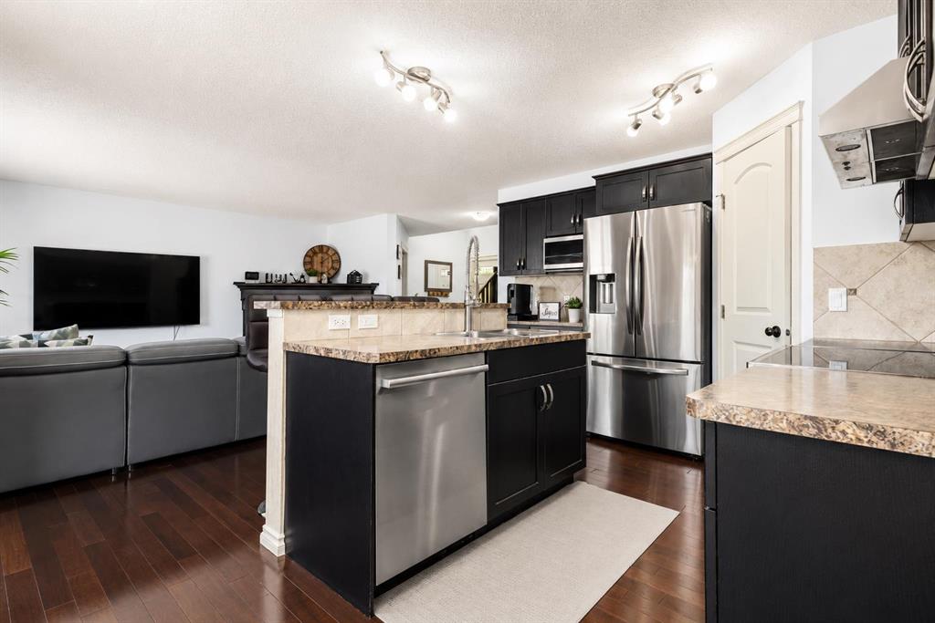 Picture of 821 Auburn Bay Boulevard SE, Calgary Real Estate Listing