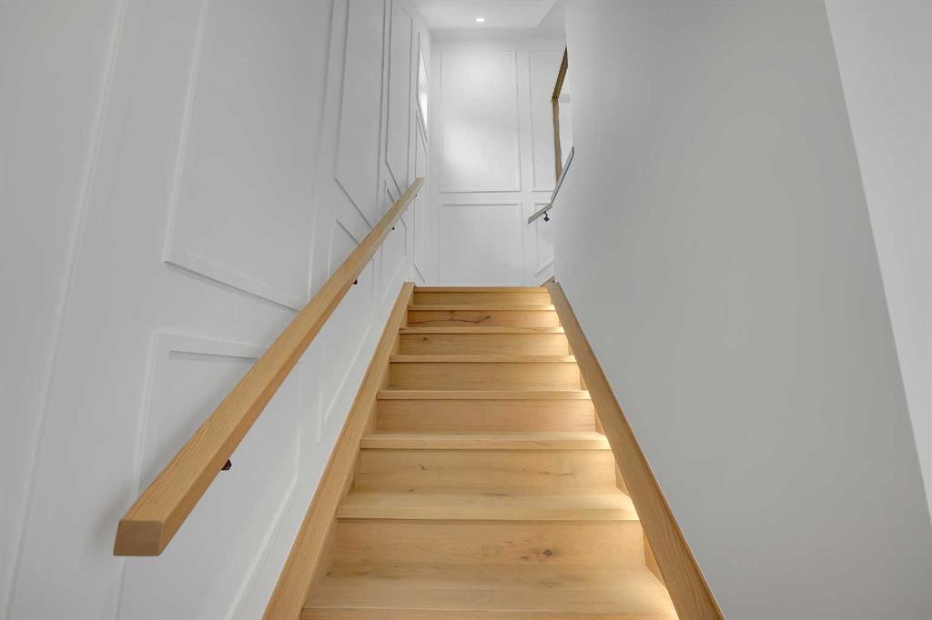 Picture of 518 34A Street NW, Calgary Real Estate Listing