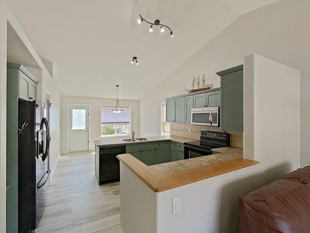 Picture of 6905 58 Street , Rocky Mountain House Real Estate Listing