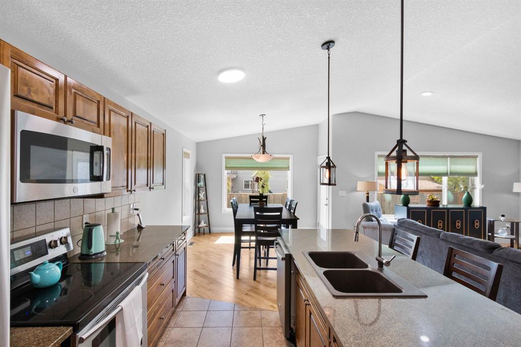Picture of 29 Sandpiper Drive , Didsbury Real Estate Listing