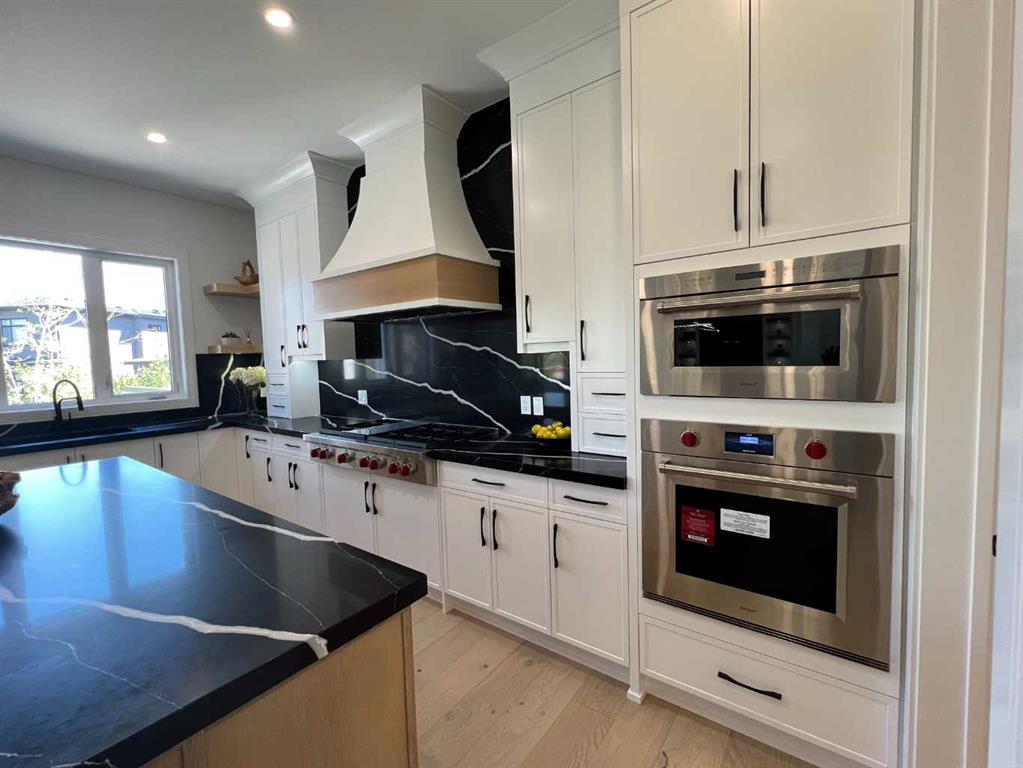 Picture of 48 Rockcliff Terrace NW, Calgary Real Estate Listing