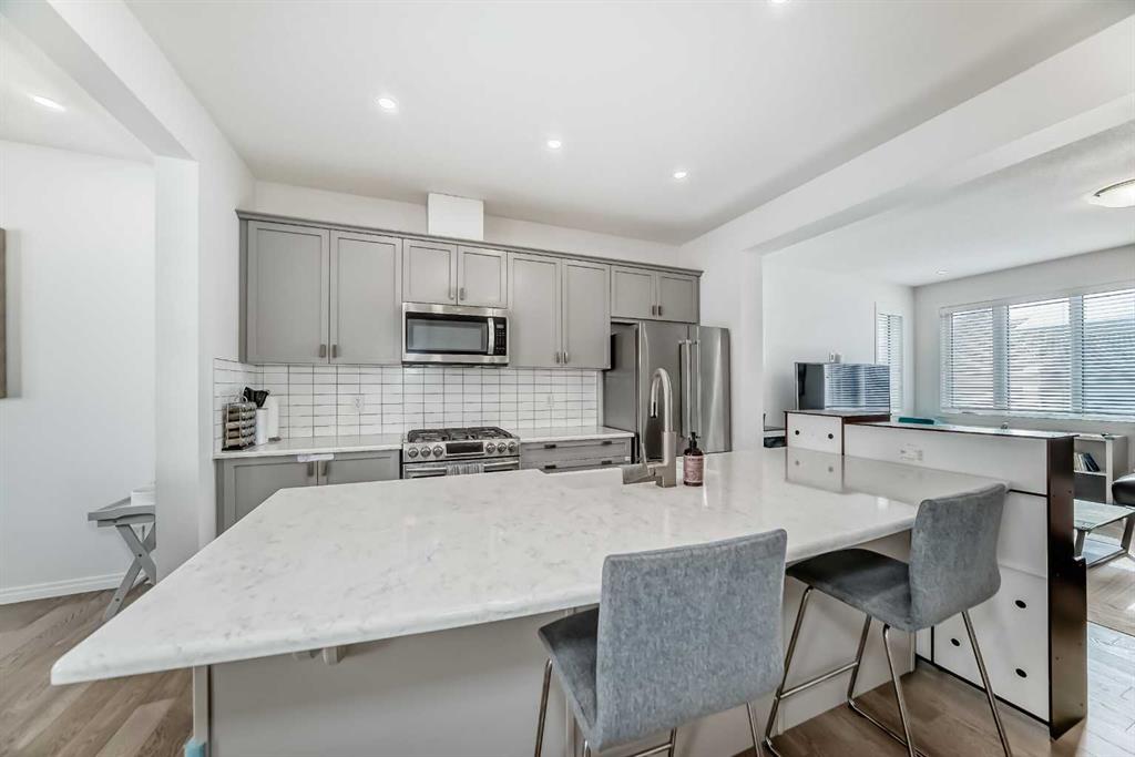 Picture of 372 Carrington Way NW, Calgary Real Estate Listing