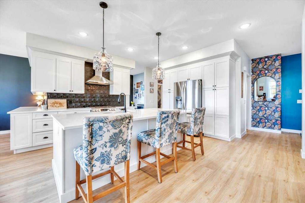 Picture of 835 Lakewood Circle , Strathmore Real Estate Listing