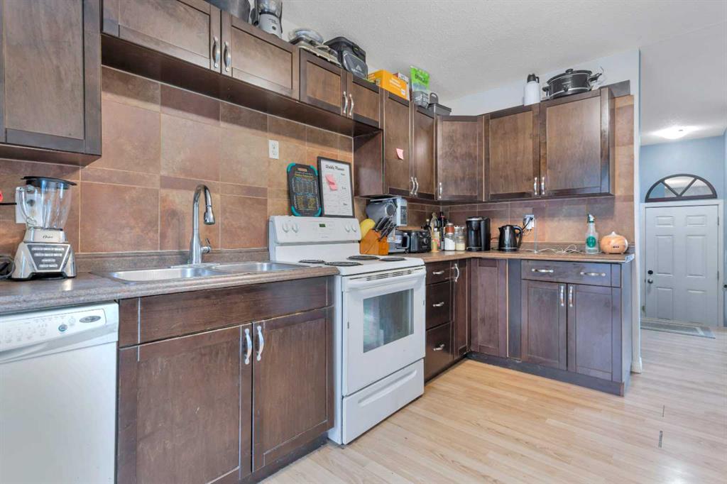 Picture of 32 Otterbury Avenue , Red Deer Real Estate Listing