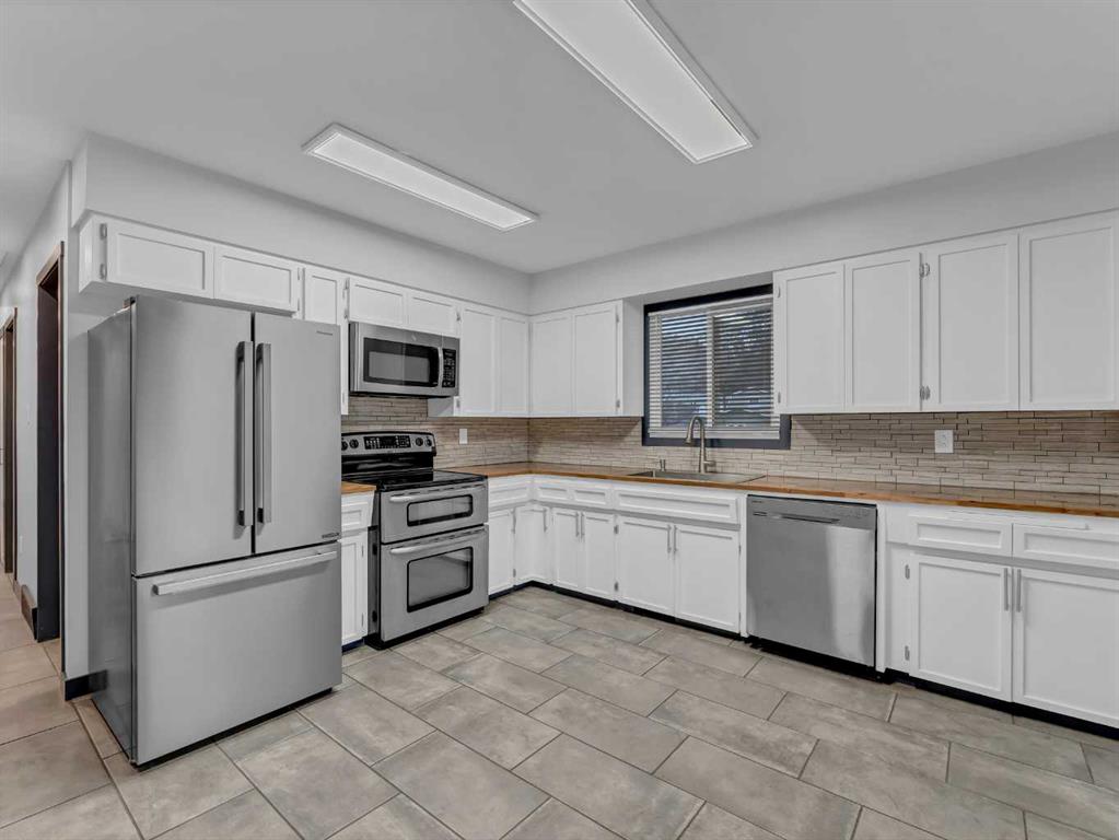 Picture of 189 2 Street NE, Medicine Hat Real Estate Listing