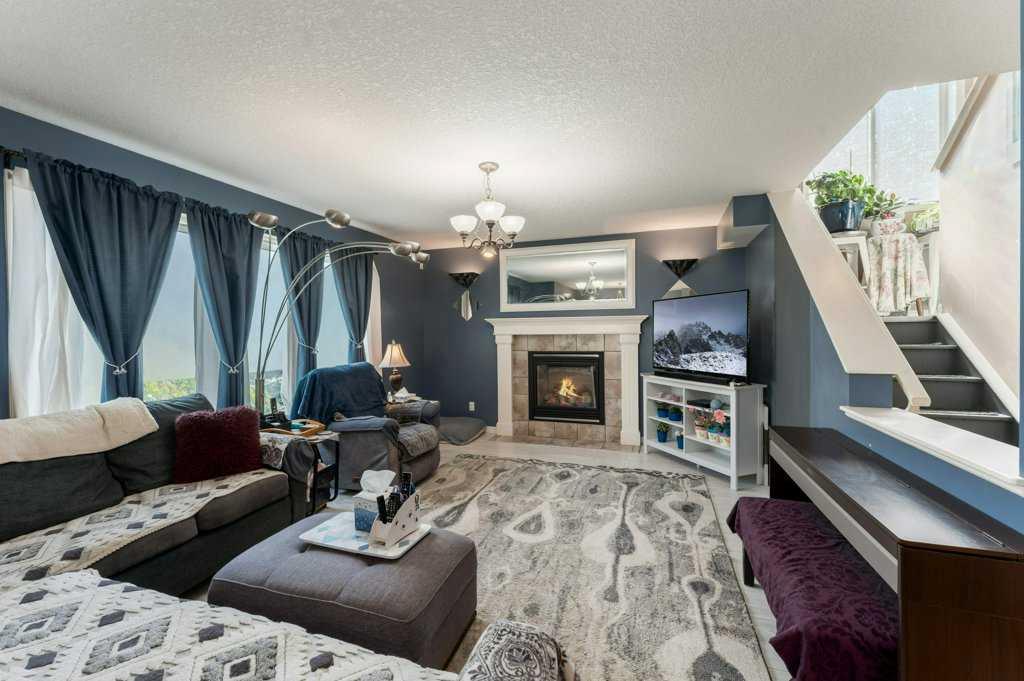 Picture of 89 Cranarch Grove SE, Calgary Real Estate Listing