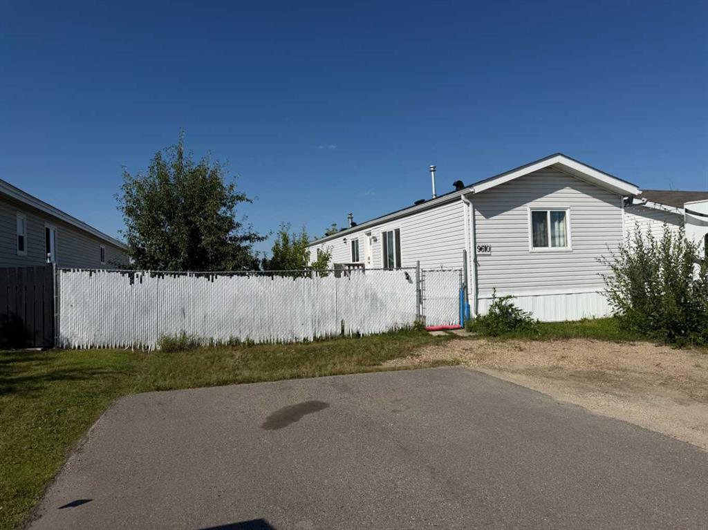 Picture of 9610 101 Avenue , Clairmont Real Estate Listing