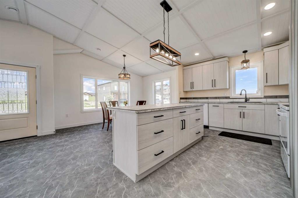 Picture of 1007 Livingston Way , Pincher Creek Real Estate Listing
