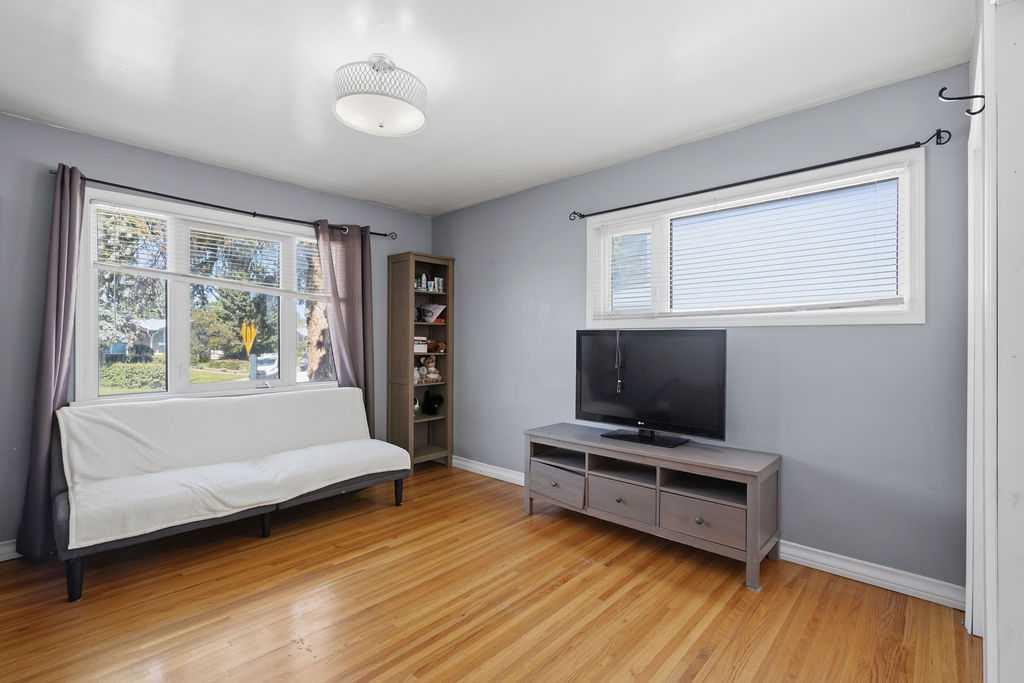 Picture of 2808 19 Street NW, Calgary Real Estate Listing