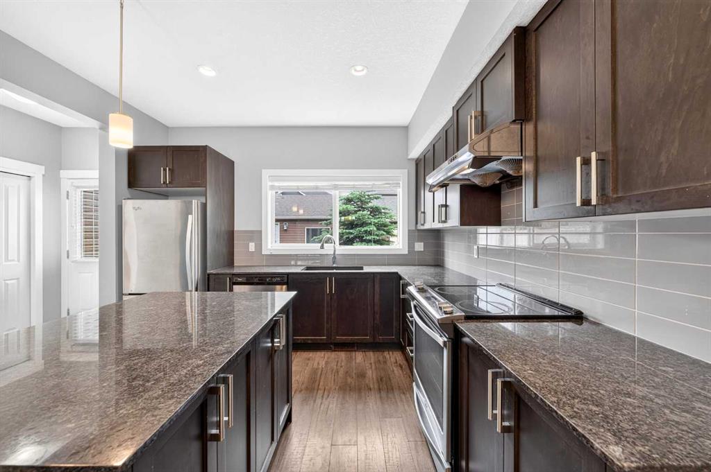 Picture of 721 Nolan Hill Boulevard NW, Calgary Real Estate Listing