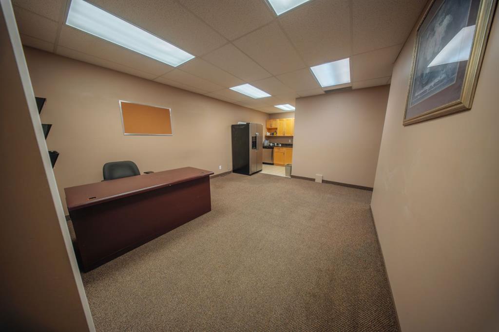 Picture of 32 Westwinds Crescent NE, Calgary Real Estate Listing