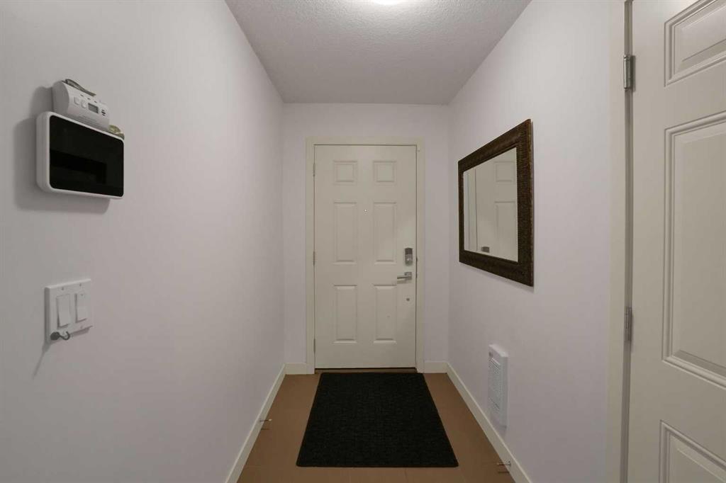 Picture of 575 Sherwood Boulevard NW, Calgary Real Estate Listing