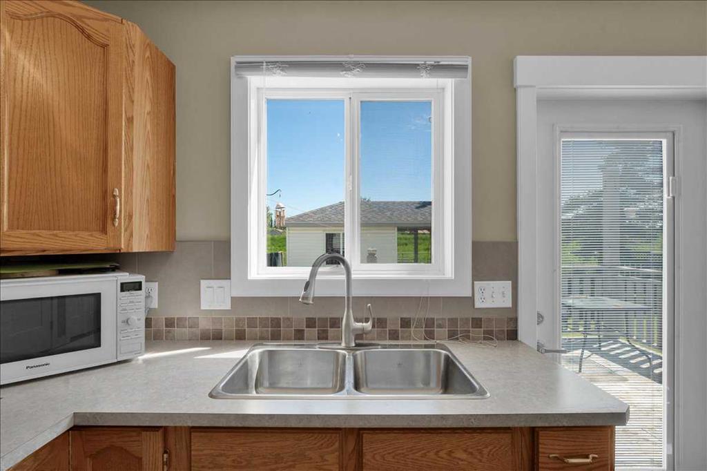 Picture of 118 Meadowpark Drive , Carstairs Real Estate Listing