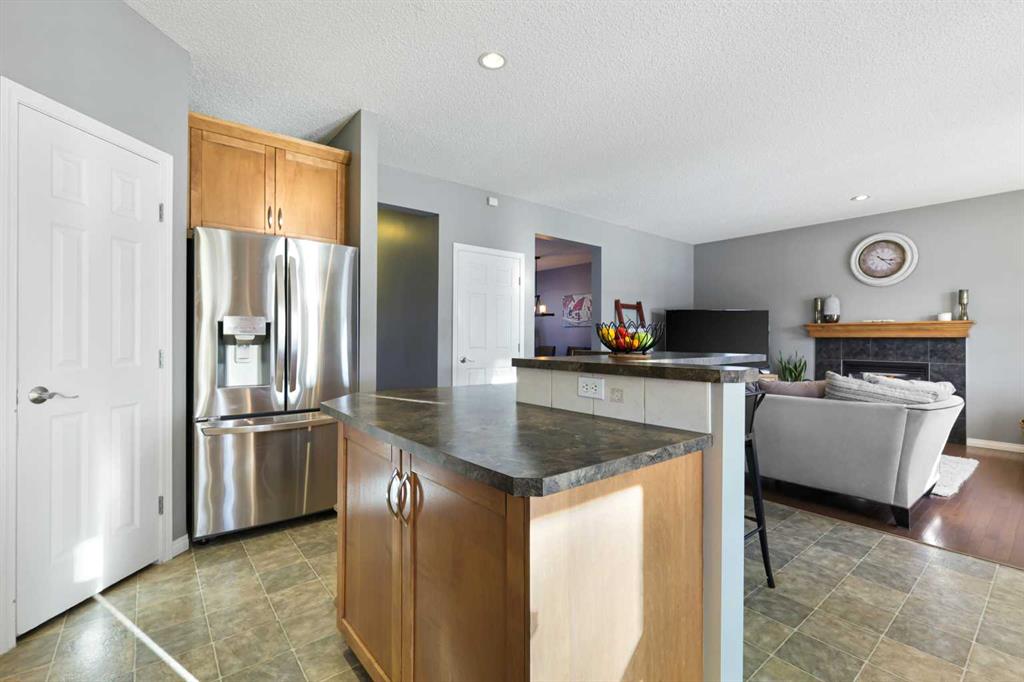 Picture of 716 Boulder Creek Drive SE, Langdon Real Estate Listing