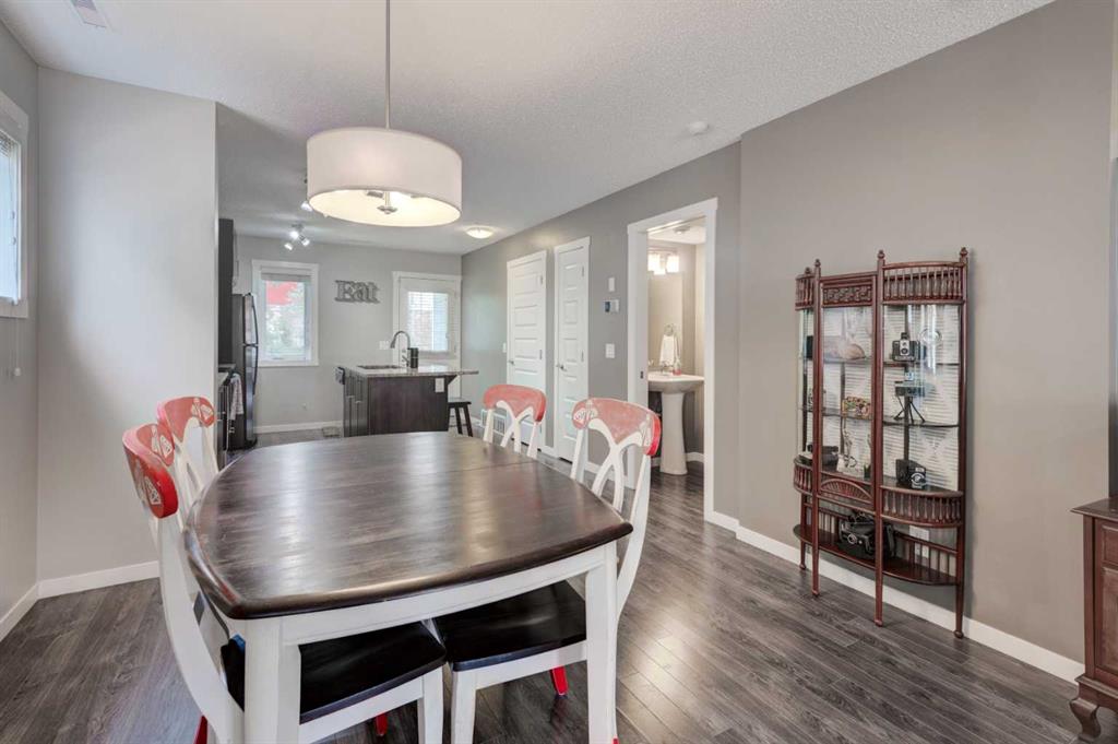Picture of 532 Mckenzie Towne Close SE, Calgary Real Estate Listing
