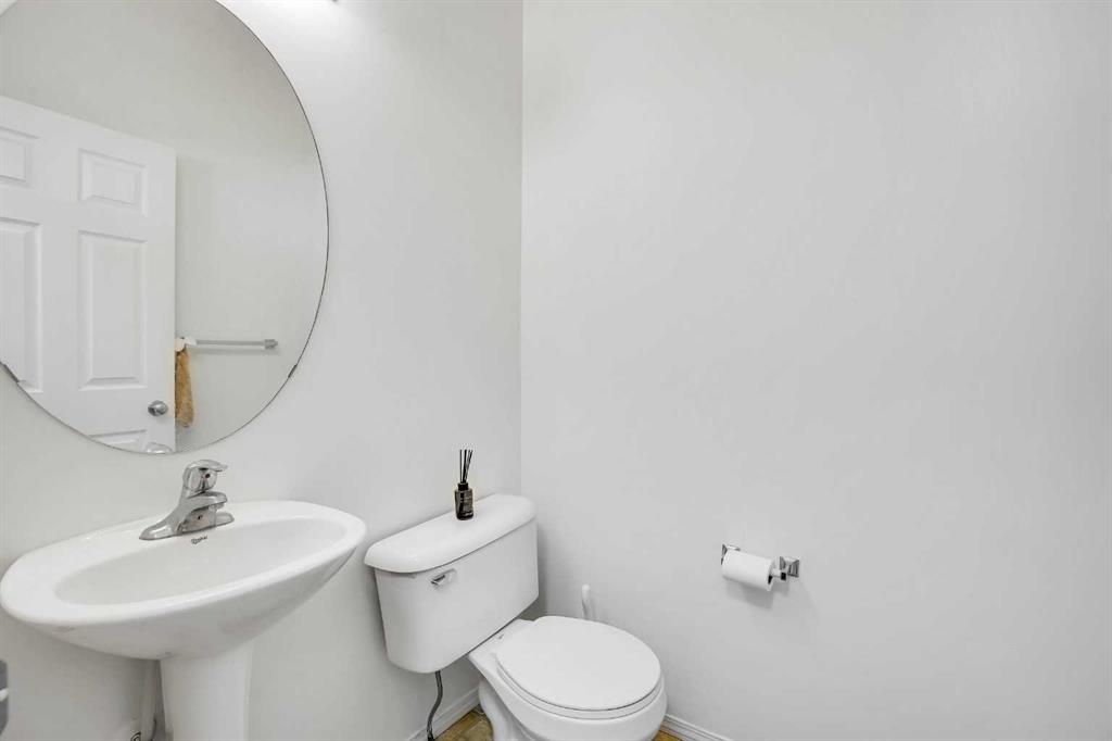 Picture of 142 Panatella Park NW, Calgary Real Estate Listing