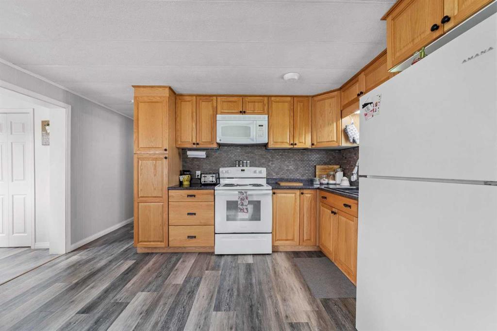 Picture of 5306 49 Street , Daysland Real Estate Listing
