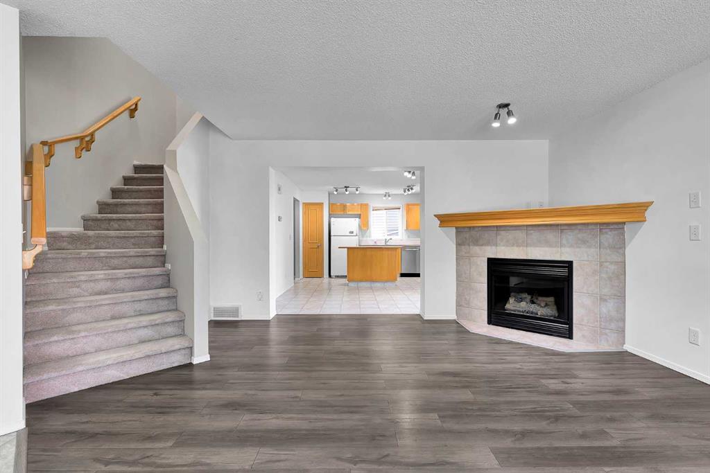 Picture of 203 Covemeadow Crescent , Calgary Real Estate Listing