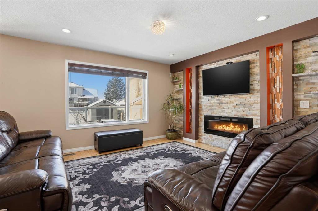 Picture of 5221 Coral Shores Drive NE, Calgary Real Estate Listing