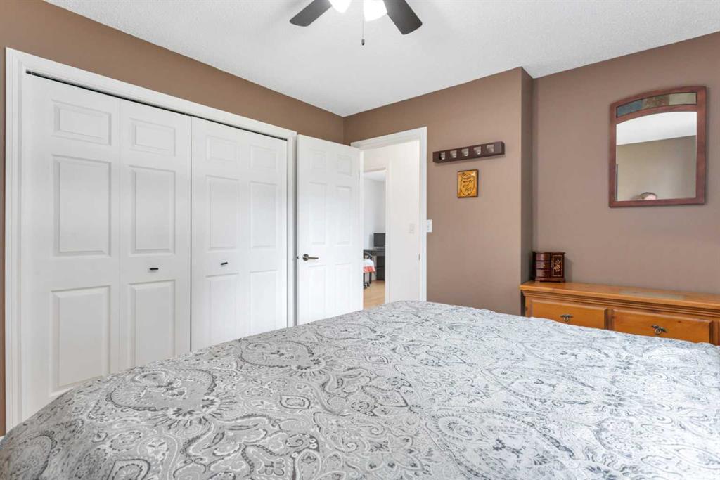 Picture of 5108 49 Street , Clive Real Estate Listing