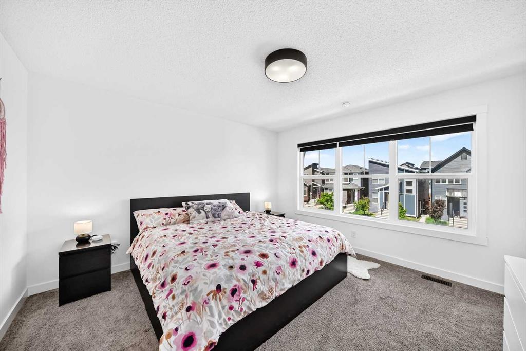 Picture of 673 Livingston Way NE, Calgary Real Estate Listing
