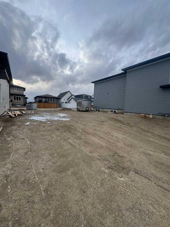 Picture of 660 Devonia Road W, Lethbridge Real Estate Listing